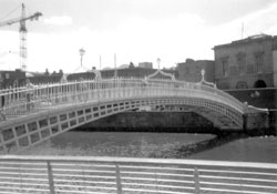Wellington pedestrian bridge (aka Ha’Penny Bridge), Dublin.