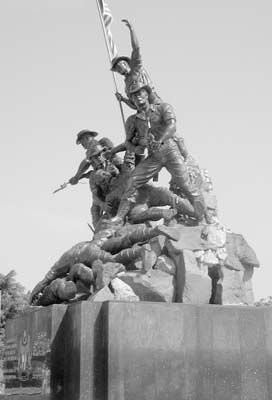 When Malaysia’s first prime minister visited America in 1960, he admired the Iwo Jima Monument and commissioned its sculptor, Felix de Weldon, to create Malaysia’s National Monument.