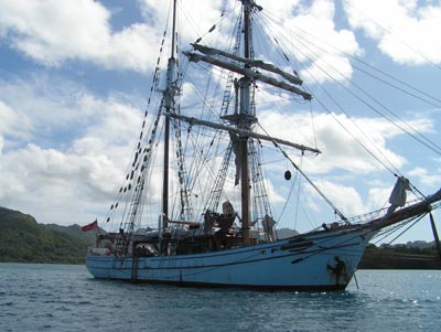The Søren Larsen at anchor at Taha’a.