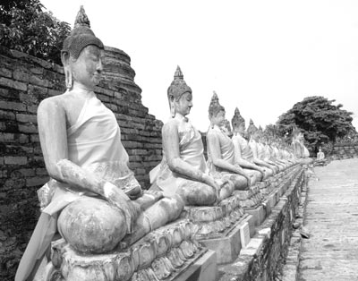 Buddha statues at Phra Nakhon Si — Ayutthaya. 