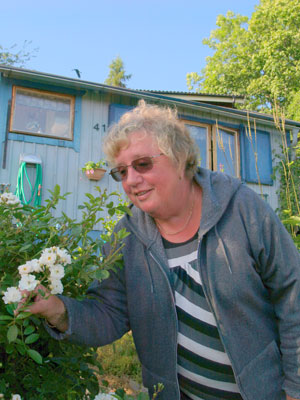 Lisbeth Ulfstedt enjoys springtime in the garden. 