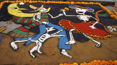 A colorful sand painting on the Andador Macedonio Alcalá.