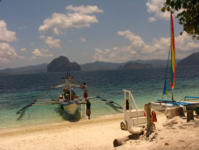 We made lunch stops on island beaches.