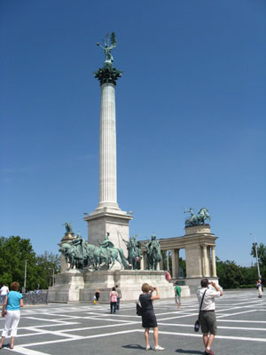 The vast Heroes Square in Hungary contains massive sculptures and wall carvings.