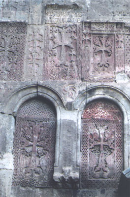 Khachkars embedded in the Saghmosavank monastery walls — Saghmosavan.