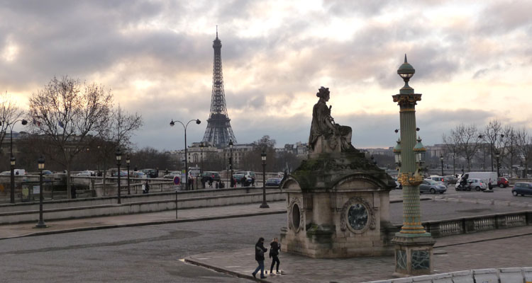 The Right Bank walk ends at the Place de la Concorde, featuring a view of the Eiffel Tower.