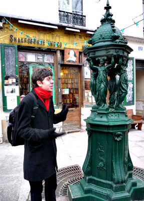 Discover Walks guide David, in front of Shakespeare and Company, talking about the Wallace Fountains, built in Paris near the end of the 19th century to assure a safe water supply to the neighborhoods.