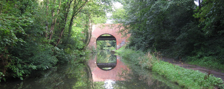 Approaching bridge No. 6 on the Stratford-upon-Avon Canal. (Note the towpath on the right.)