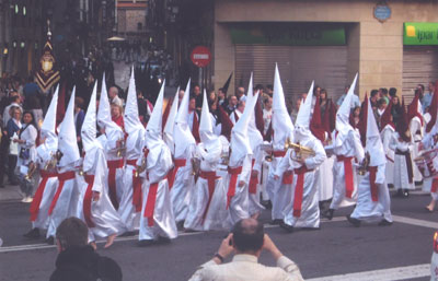 Part of a religious parade in Bilbao during Holy Week. Photos: Dini