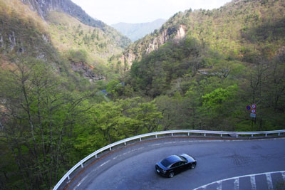 Driving in the beautiful Japanese Alps. Photos: Whitehouse