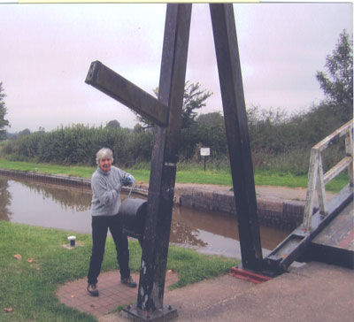Carol Mullett raising a bridge on the Llangollen Canal. 