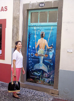 Gail Keck beside a mural of a mermaid in Funchal’s Old Town.