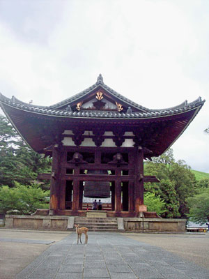 A pavilion in the Kasuga Grand Shrine and Tōdai-ji Temple complex in Nara. Photos by Randy Keck