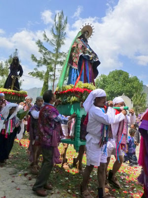 Lenten procession in Zinacantán.