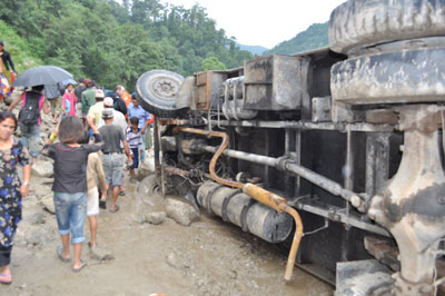 About 15 miles below Kodari, an overturned truck blocked the road to Kathmandu. Photo by Emmy Allgood