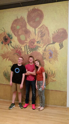 The siblings enjoying the Van Gogh Museum.