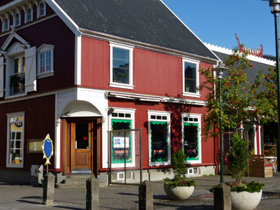 Colorful shops and cafés abound in Rey­­­­kajvík.