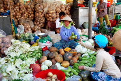 Outdoor market in Sa Dec, Vietnam.