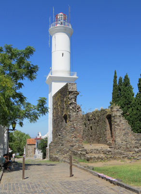 Colonia’s lighthouse next to the ruins of the 17th-century Convent of San Francisco.