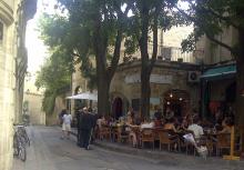 At one of Montpellier’s most popular street cafés, a band played while people dined outside.