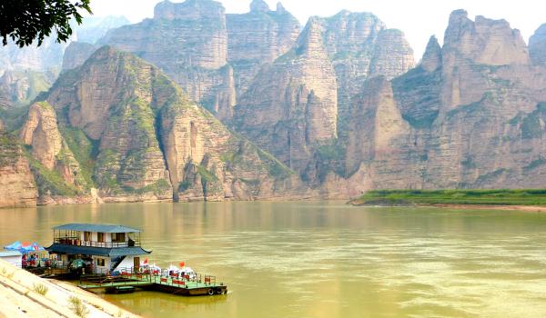 Binglingsi Shiku, aka Thousand Buddha Caves, with sandstone peaks rising above the Liujiaxia Reservoir.