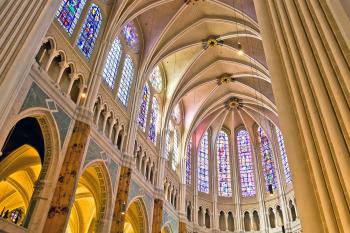 The pointed arches of Gothic cathedrals allow for dramatic stained-glass windows, such as the ones in Chartres’ cathedral. Photo by Dominic Arizona Bonuccelli