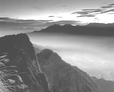 An early morning view over the valley as seen from Zhushan.