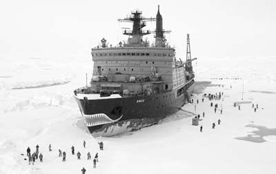 The Yamal reaches the North Pole.