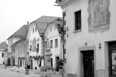 Paintings on 16th-century homes on Linhartov Trg in Radovljica, Slovenia. Photos: Addison