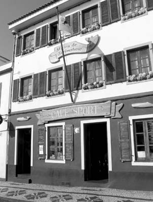 Peter’s Café Sport with its Scrimshaw Museum above at the harbor on Faial.