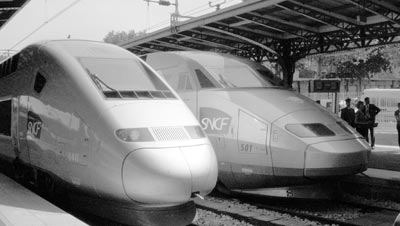 GermanRail’s ICE 3MF train (left) and FrenchRail’s multivoltage TGV POS sit side by side in Paris’ Gare de l’Est ready for 199-mph service over the new TGV Est high-speed line to Strasbourg. 