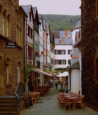 Even the smallest street in Bernkastel has choices of cafés where you can drink Mosel wine.