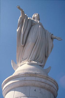 The statue of the Virgen de la Inmaculada Concepción in Santiago.