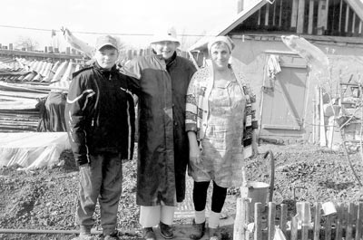 Ida (center) and a Russian mother and son in Reinhard, Russia.