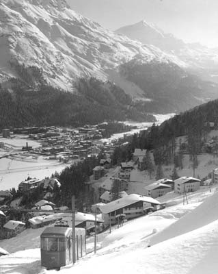 The 1.2-meter-gauge funicular from St. Moritz-Bad climbs 1,430 feet year-round to Chantarella with a view on Piz Corvatsch. Photo courtesy of SNTO