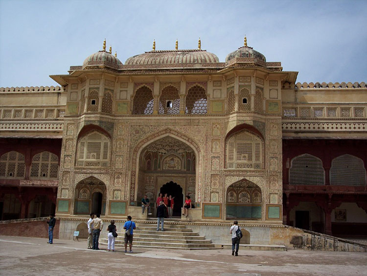 The Amber Fort, outside Jaipur, has beckoned travelers from afar for centuries.