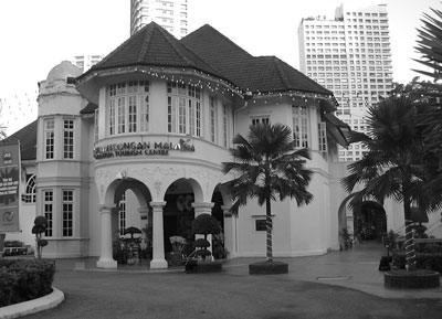 The Malaysia Tourism Center, a former tin tycoon’s mansion, served as the war office of the British army and as headquarters for the Japanese army during World War Two.