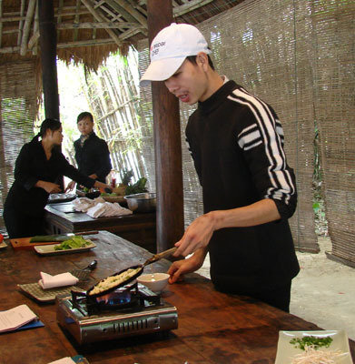 Chef Thanh of the Red Bridge Cooking School making Hoi An pancakes.