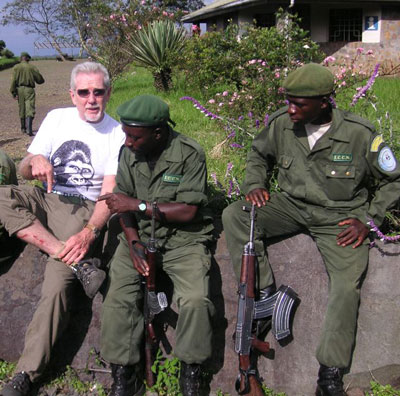 Bill Kizorek talking to soldiers who guard silverback gorilla families in Kahuzi-Biéga National Park, Dem. Rep. of Congo (spring 2007). Photo: Caroline Howser