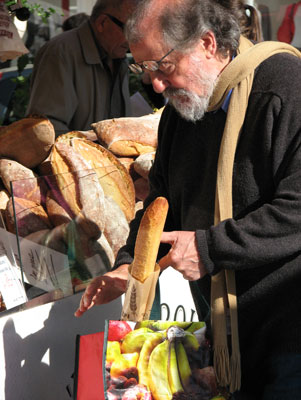 A glimpse of Périgueux’s outdoor market.