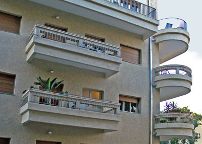 Balconies did much to break up the very plain, rectilinear forms of the Bauhaus style. Photos: Patten