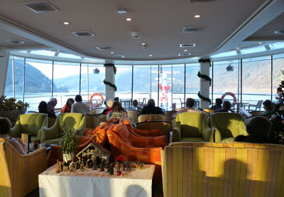 Ceiling-to-floor windows made it easy to enjoy the scenery while staying warm inside the ship’s lounge.