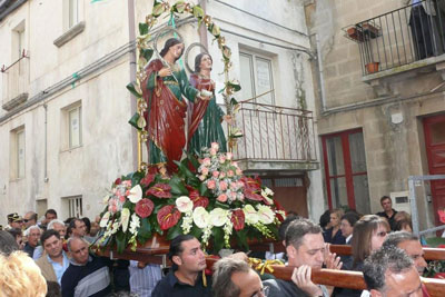 Procession in celebration of the feast day of the twin saints, Cosmas and Damian — Brattirò.