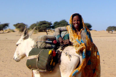 A woman collecting water in Mauritania.