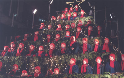 A children’s choir comprised a singing Christmas tree in Zürich. Photo: Kathryn Whitmer