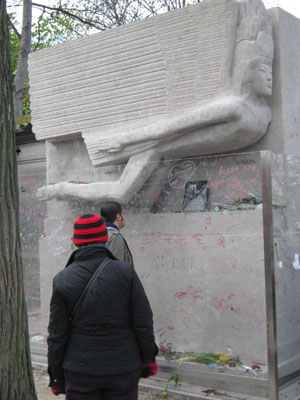 Anne Dini in front of Oscar Wilde’s tomb in Pere Lachaise cemetery. Photos: Jack Dini