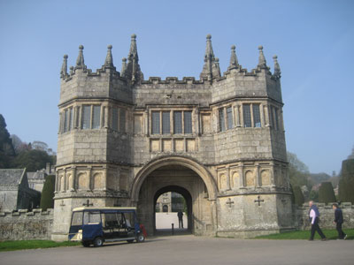 The gatehouse at Lanhydrock, Bodmin. Photos: Bogan