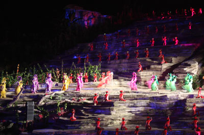 Dancers performing on Tianmen Mountain. 