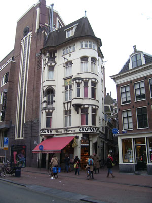 Bakery Hans Egstorf, located at Spuistraat 274, is housed in an Art Nouveau (Jugendstil) building.