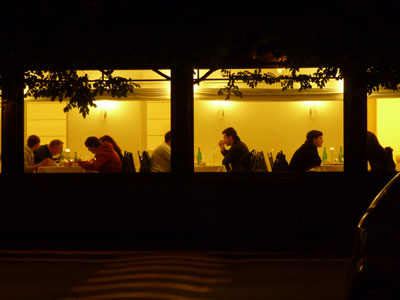 Diners enjoying a meal at Ristorante 3 Re in Sesto Calende.